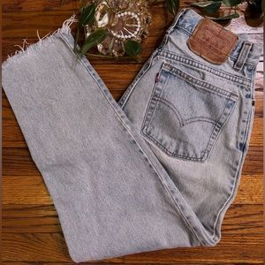 light wash levi’s 550